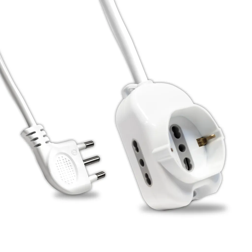 Multipresa con Cavo 1,3m e 3x Prese 10/16A (2x Laterali Bipasso + 1x Frontale Bipasso/Schuko), Spina 16A Colore Bianco, vista angolata con spina