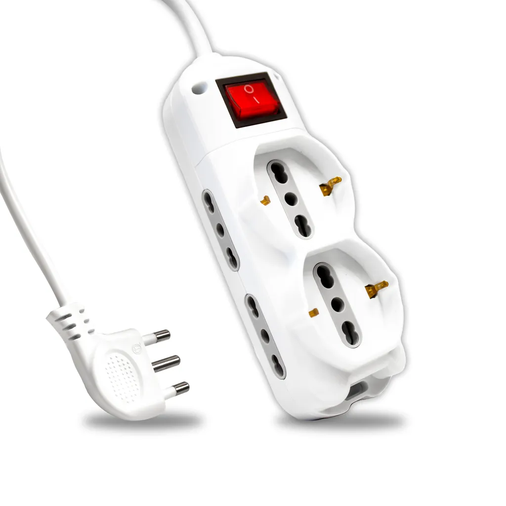 Multipresa con Cavo 1,5m e 6x Prese 10/16A (4x Laterali Bipasso + 2x Frontale Bipasso/Schuko), Spina 16A e Interruttore Colore Bianco, vista angolata frontale