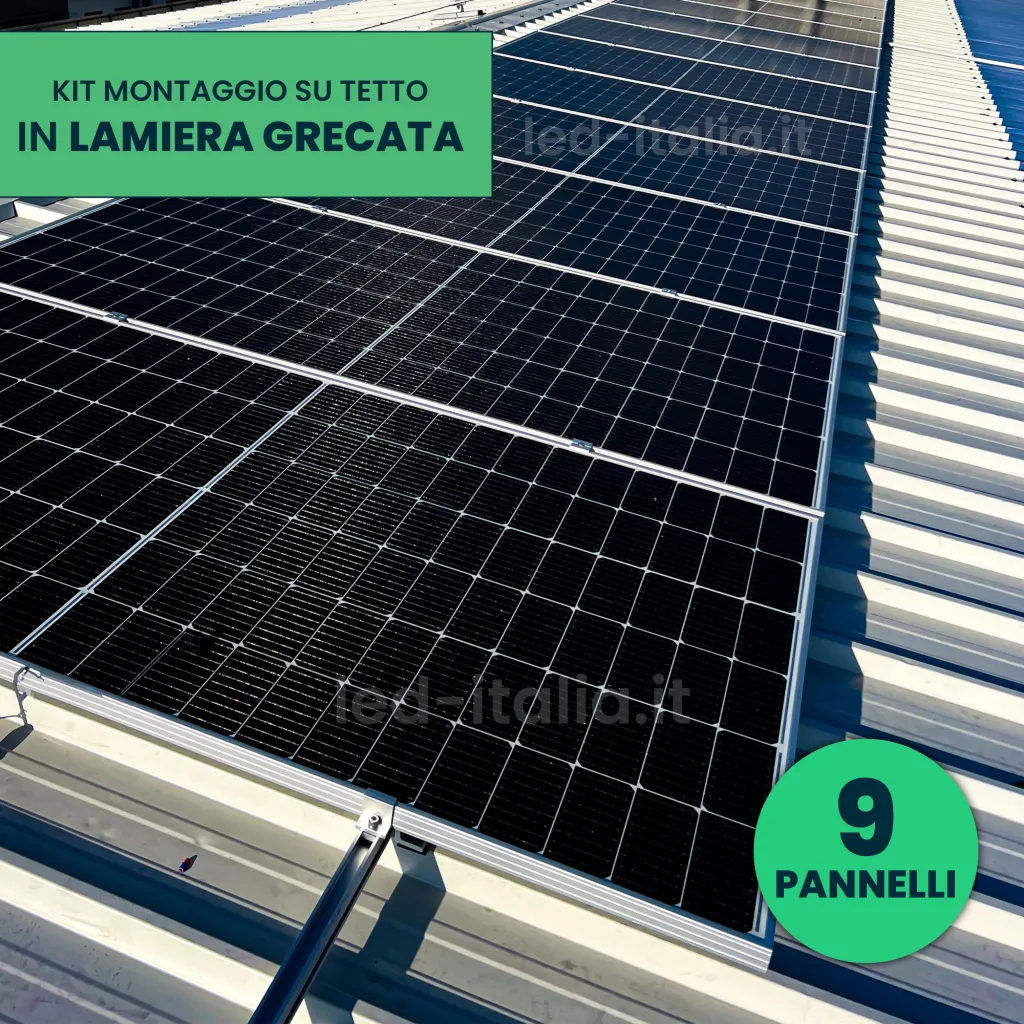 Kit Struttura in Alluminio per montaggio 9 Pannelli Fotovoltaici 30mm per installazione su Tetto in Lamiera Grecata in Verticale, vista angolata sul tetto